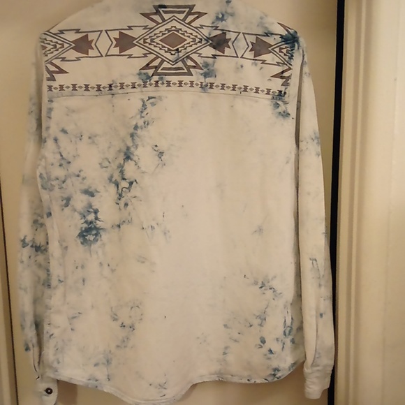 💢SOLD💢Acid Wash w/Aztec Print Shirt-Size Med - Picture 4 of 6